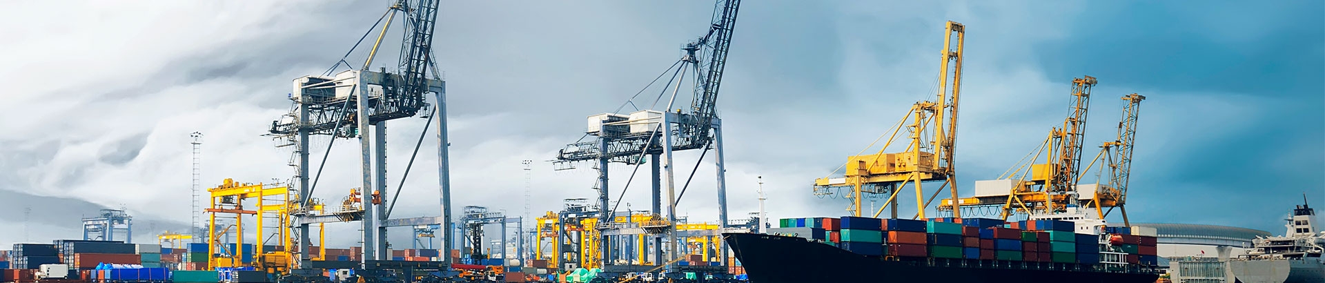 Empresa extranjera disea interiores y ejecuta obras en tiendas de cadena de lujo internacional. Consecuencias fiscales